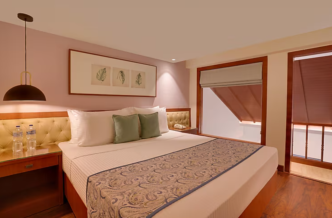 Executive Suite with Balcony and Valley View