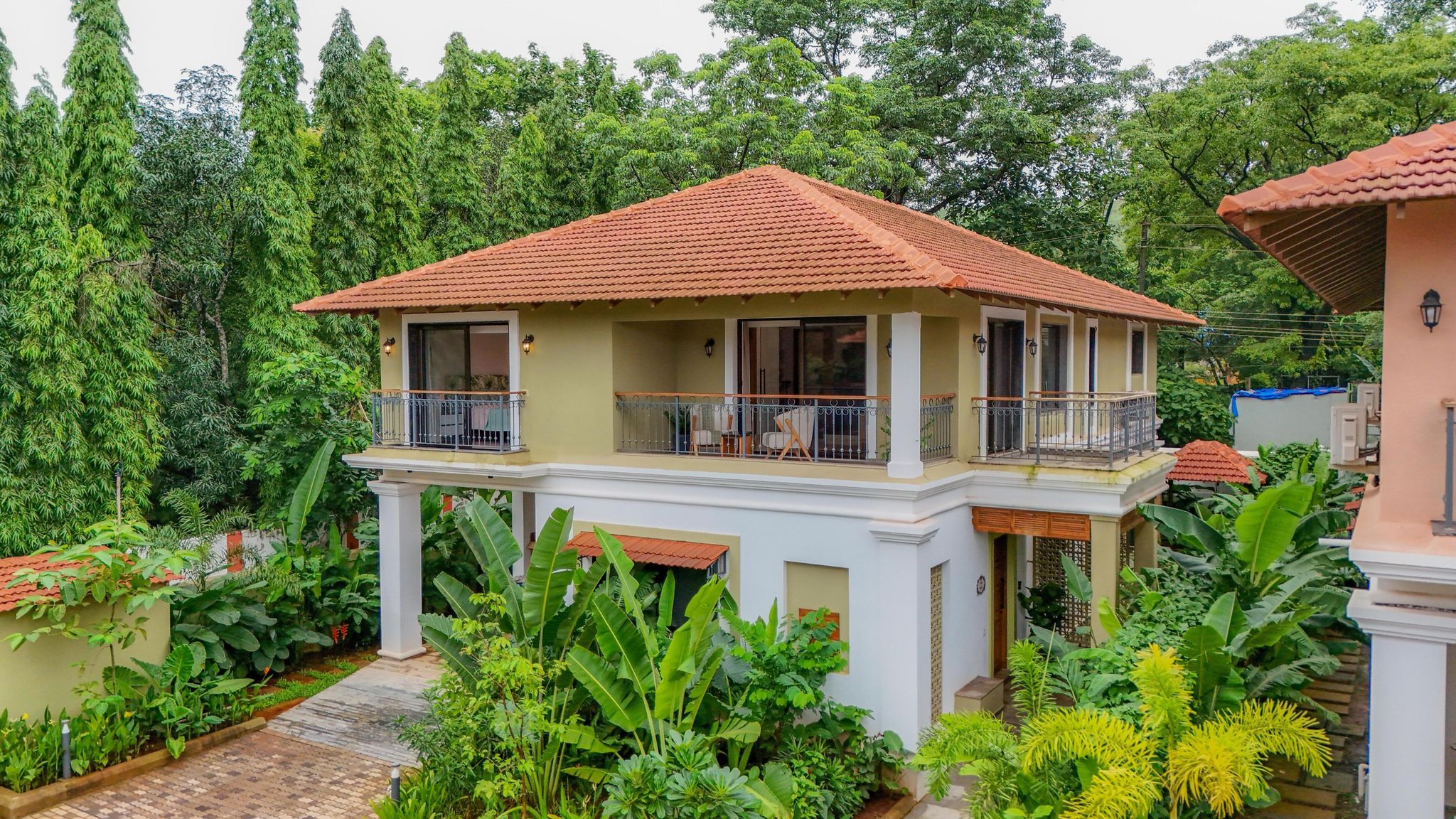 ELIVAAS 4 Plus 1 BHK with Pvt pool | Amado Villa Shai