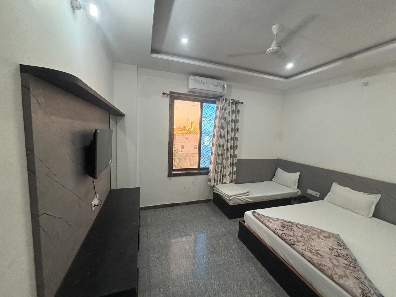 Hotel Ishwar Palace AC Triple Bed Room With Window( 1 Double & 1 Single Bed) 2