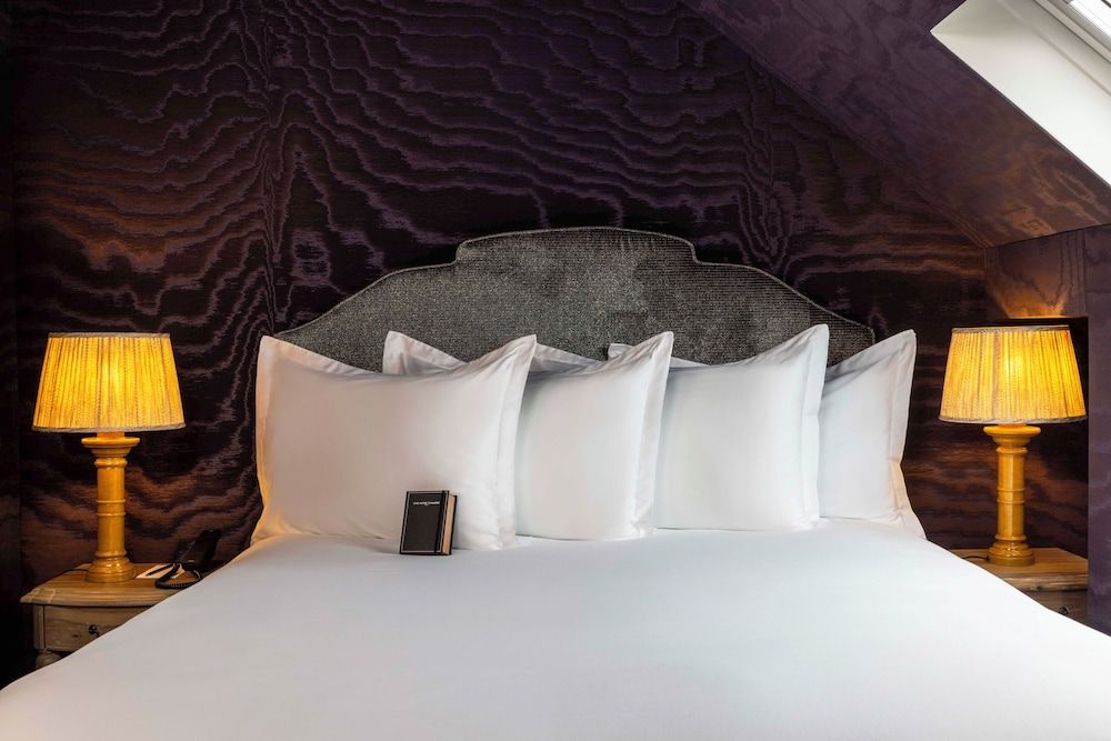 UNE AUTRE CHAMBRE