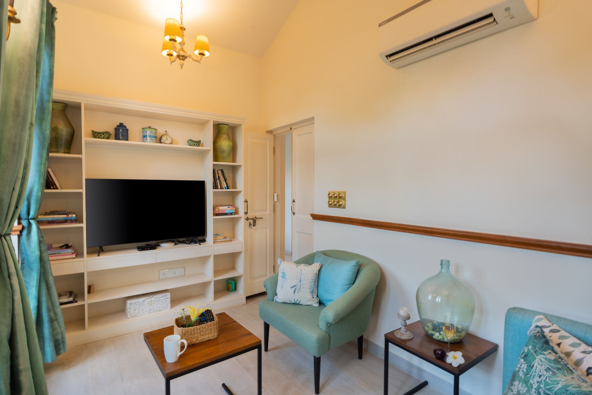 ELIVAAS 3 BHK with Pvt Pool & Jacuzzi | Monforte Ayada