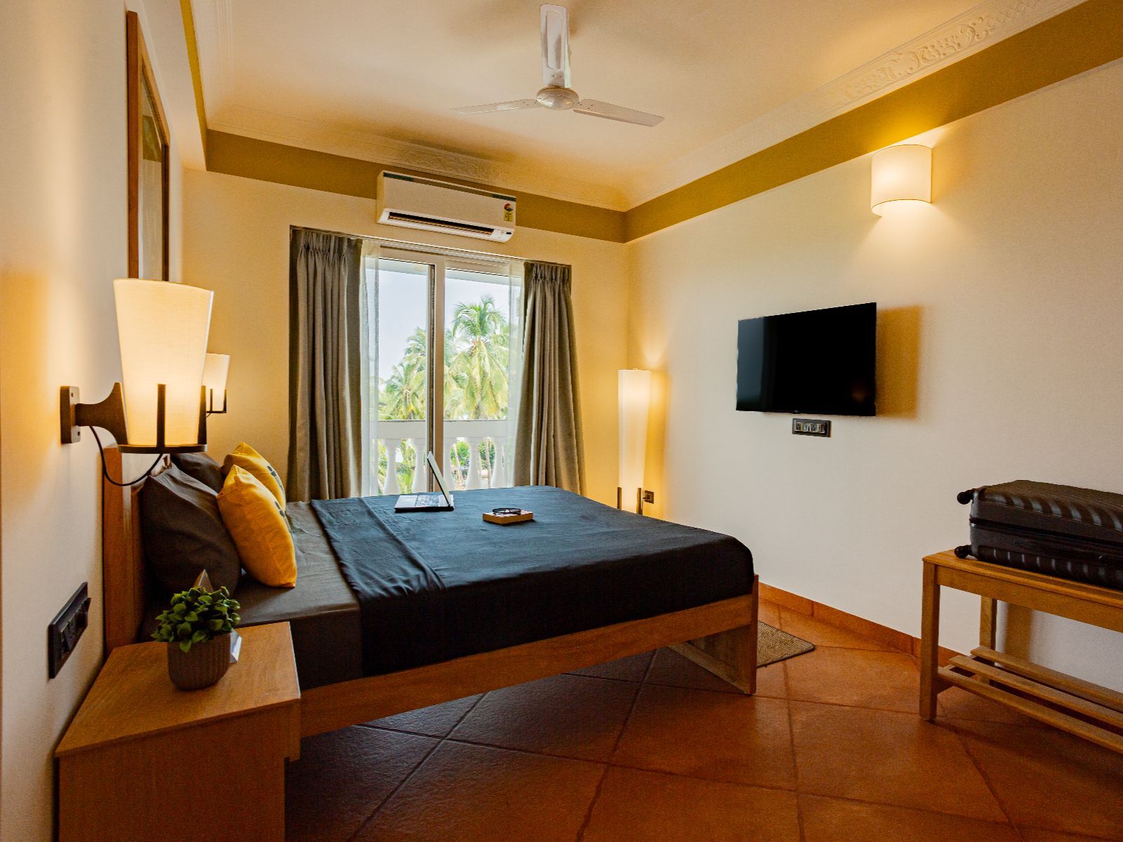 The Hosteller Goa, Old Goa  Premium Double Room With Balcony 7
