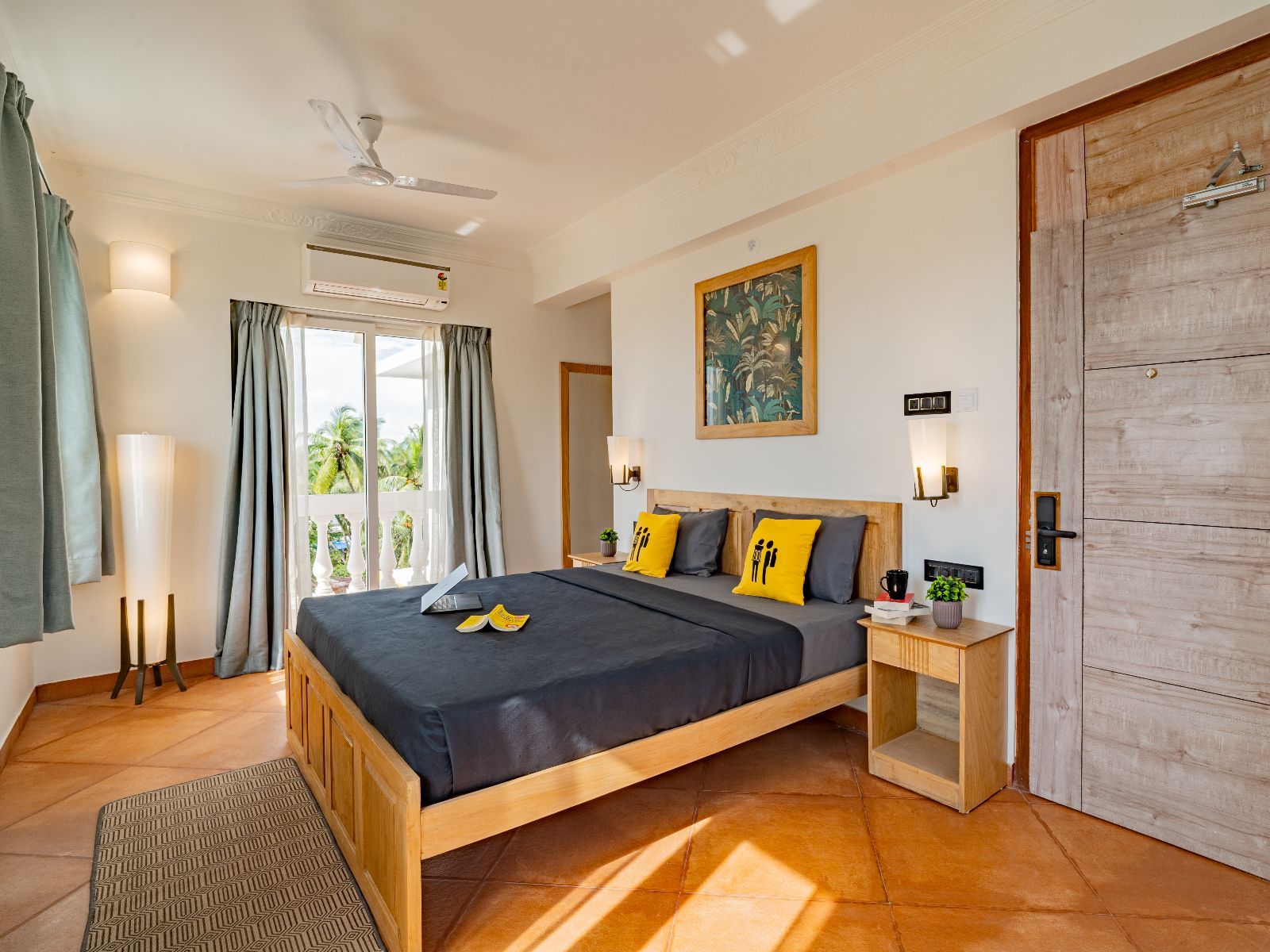 The Hosteller Goa, Old Goa  Premium Double Room With Balcony 4