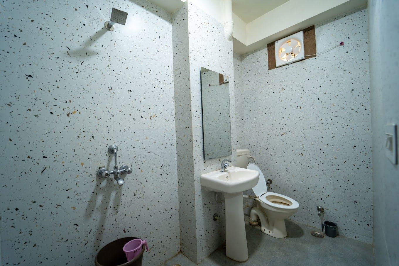 DELUX TRIPLE BED ROOM