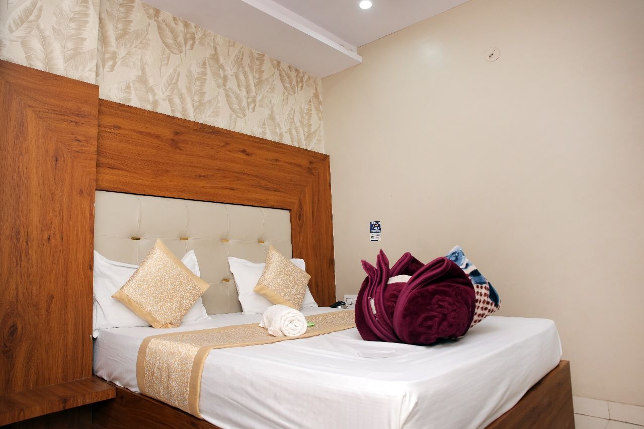 HOTEL SIDDHI VINAYAK DELUX ROOM 2