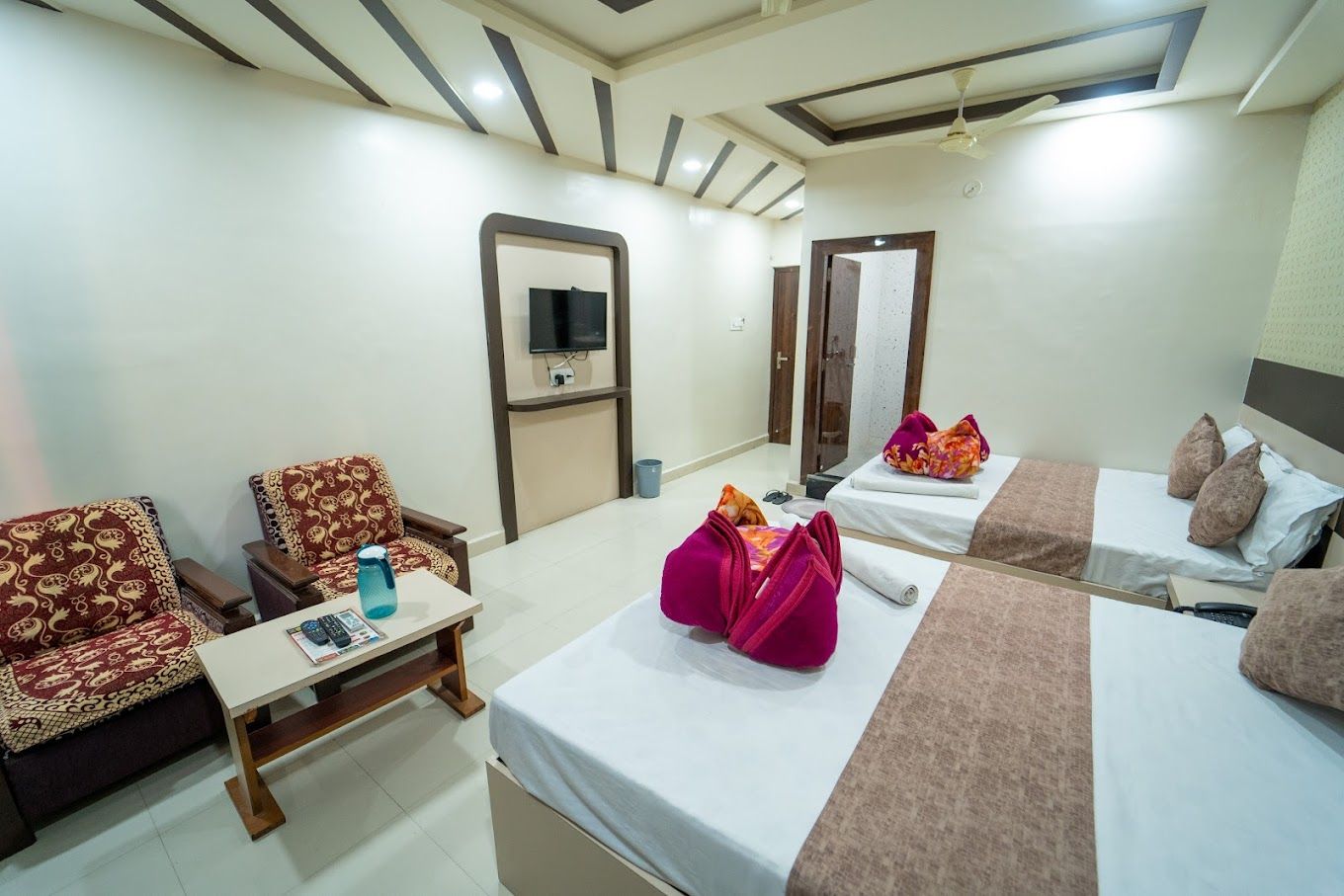 DELUX TRIPLE BED ROOM