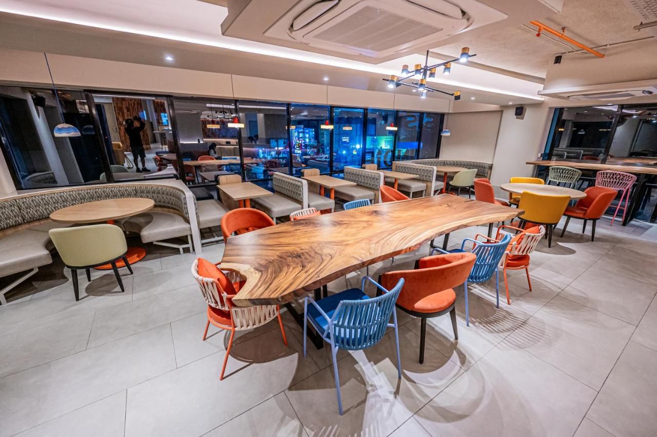 Food & Dining