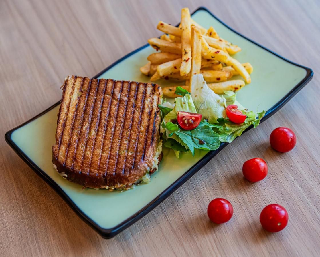 Food & Dining