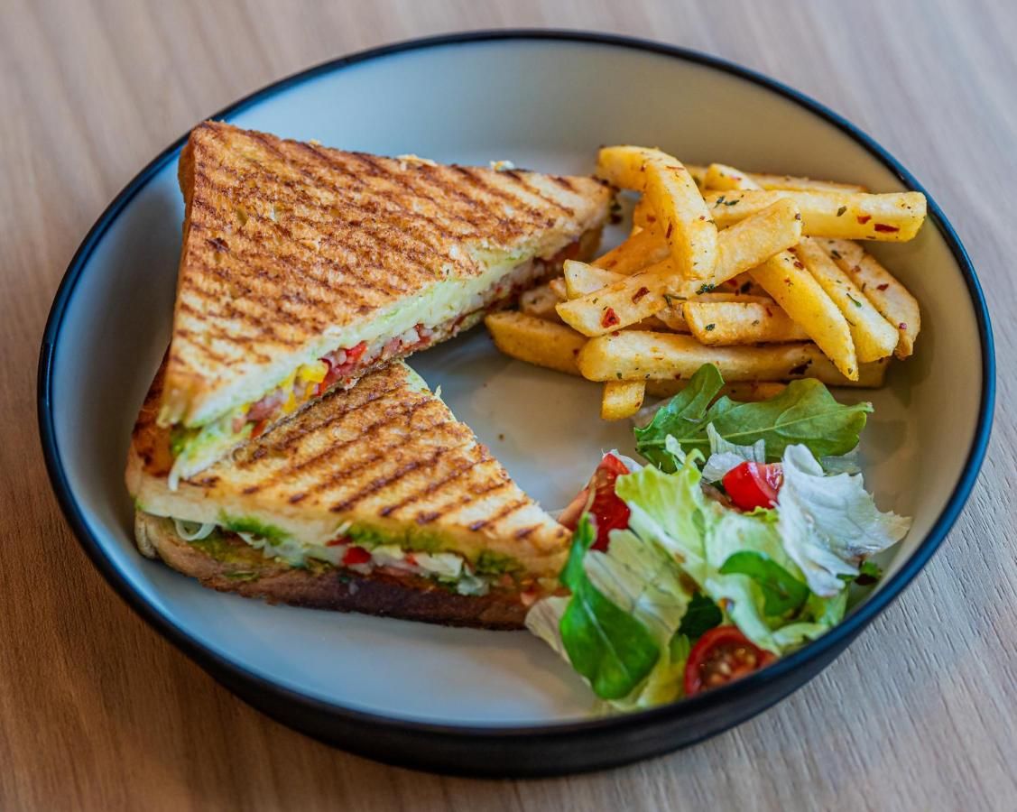Food & Dining