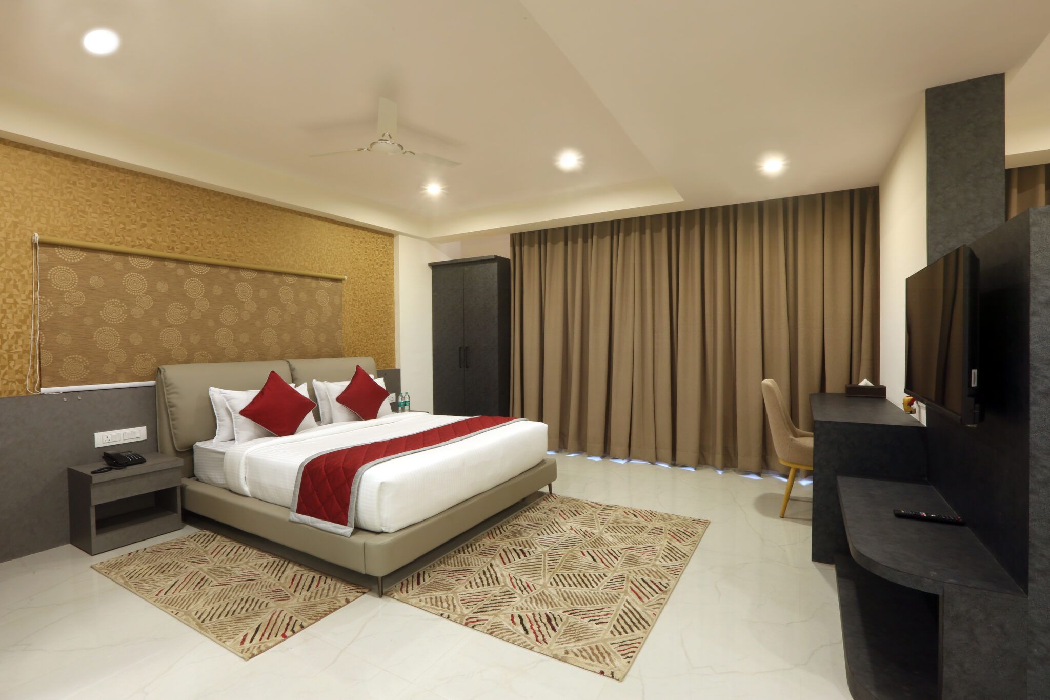 Signature Suite King Bed Room