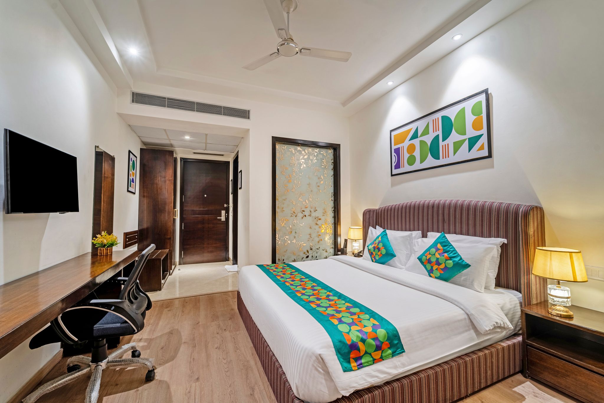 Treebo Premium The Mustard Inn Lawrence Road Deluxe Room 3