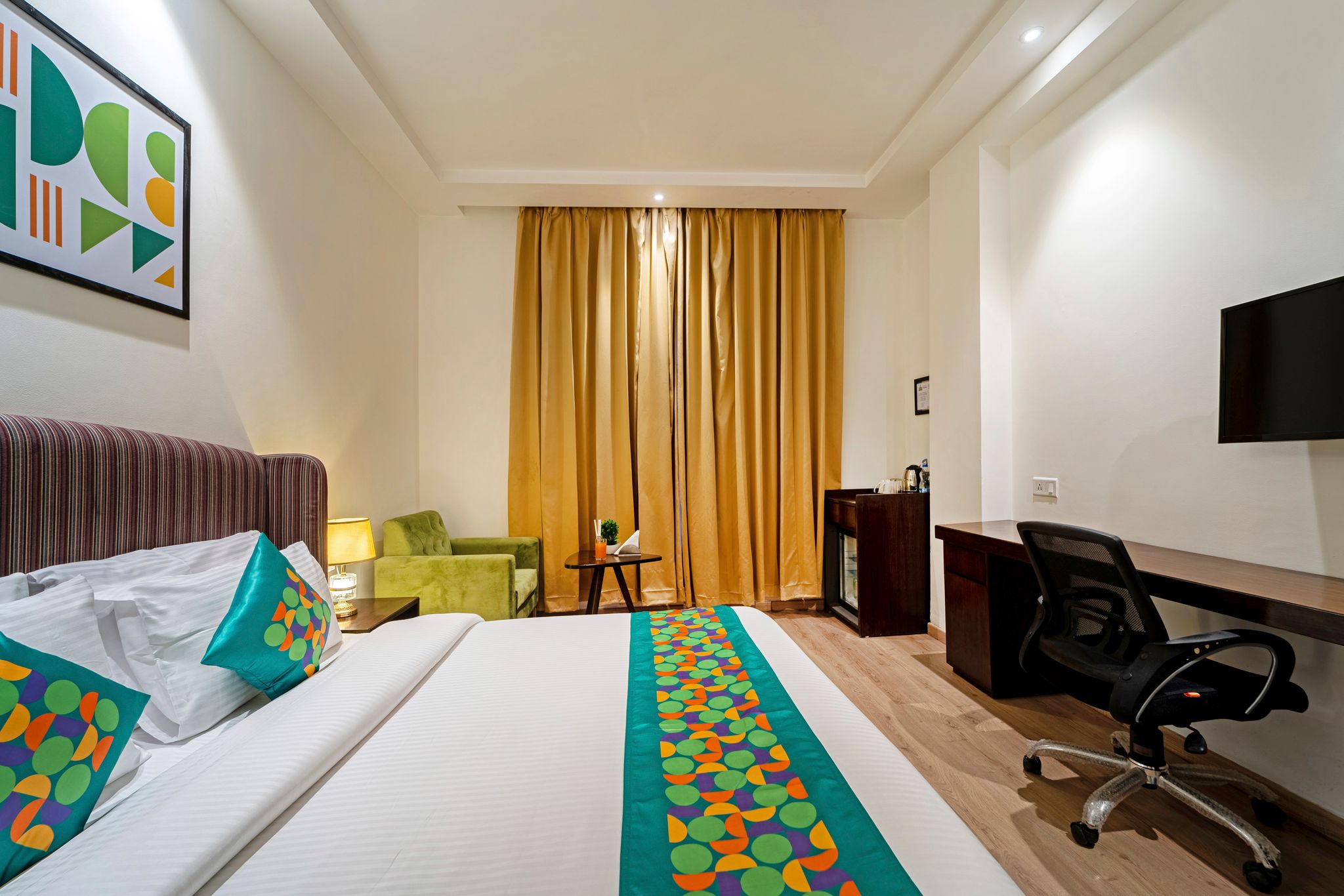 Treebo Premium The Mustard Inn Lawrence Road Deluxe Room 2