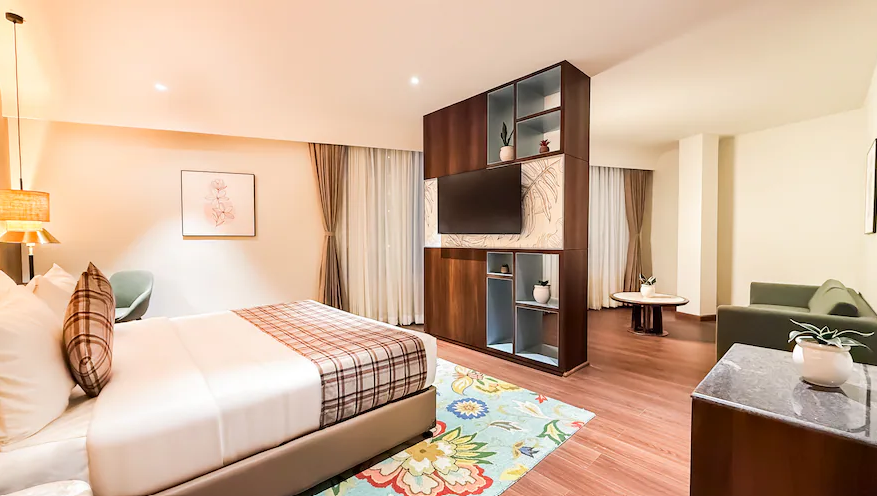 Premium Suite Room Road View