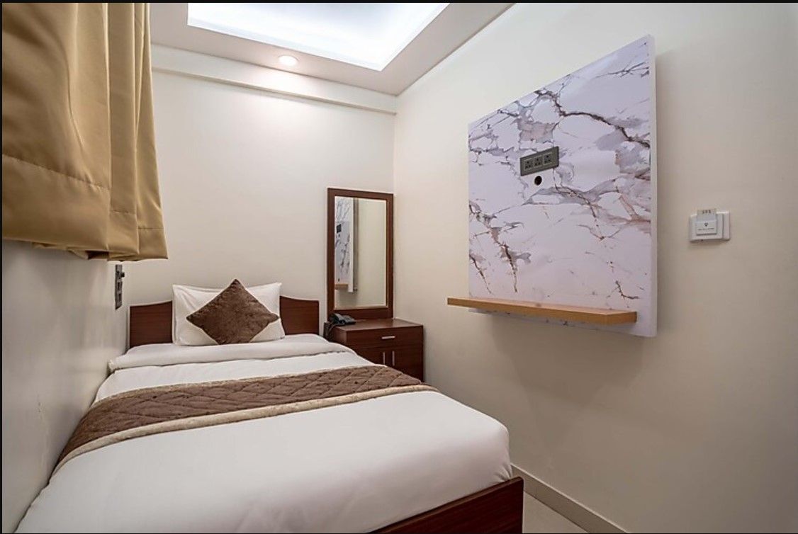 Deluxe Single Non AC Room