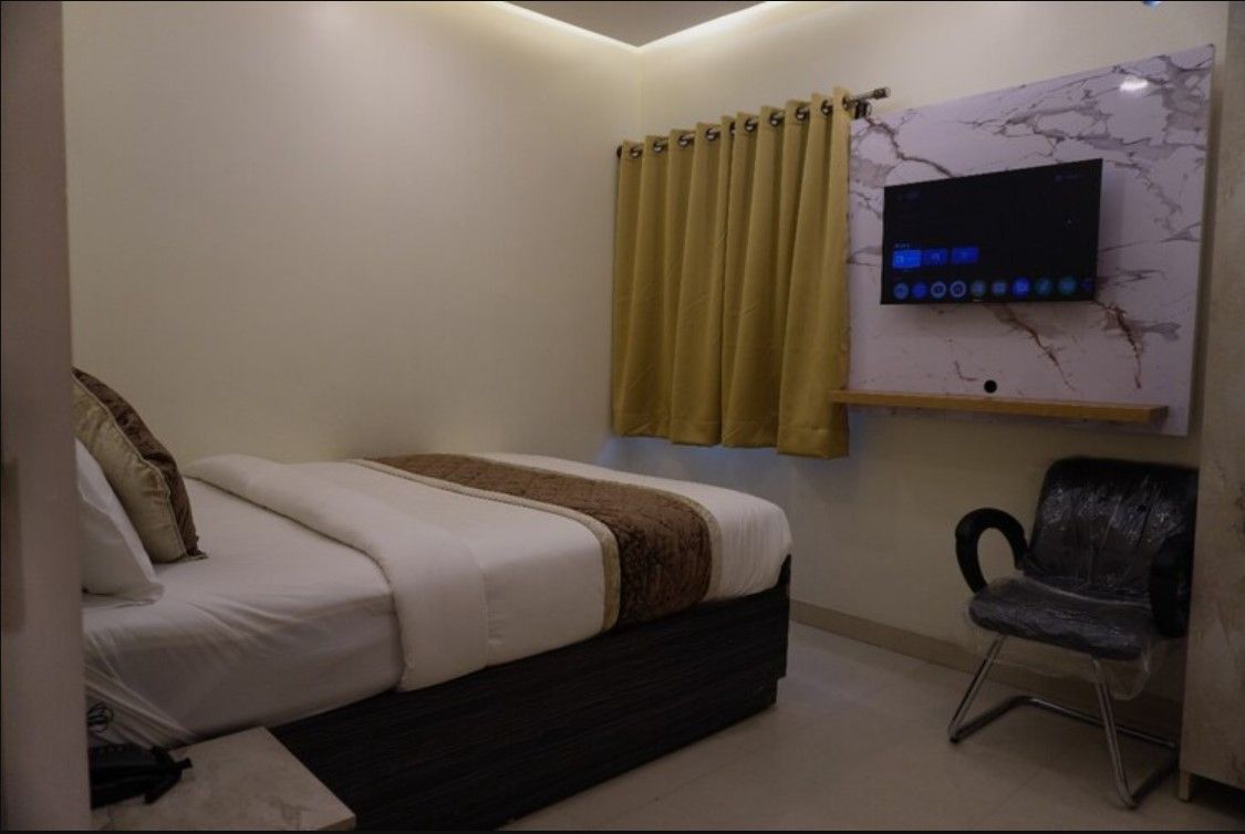 Deluxe Single Non AC Room