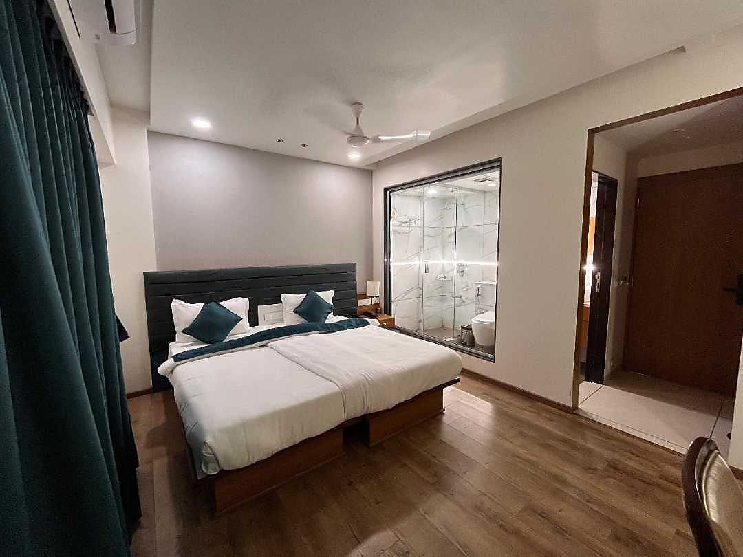 Deluxe Room Queen Bed