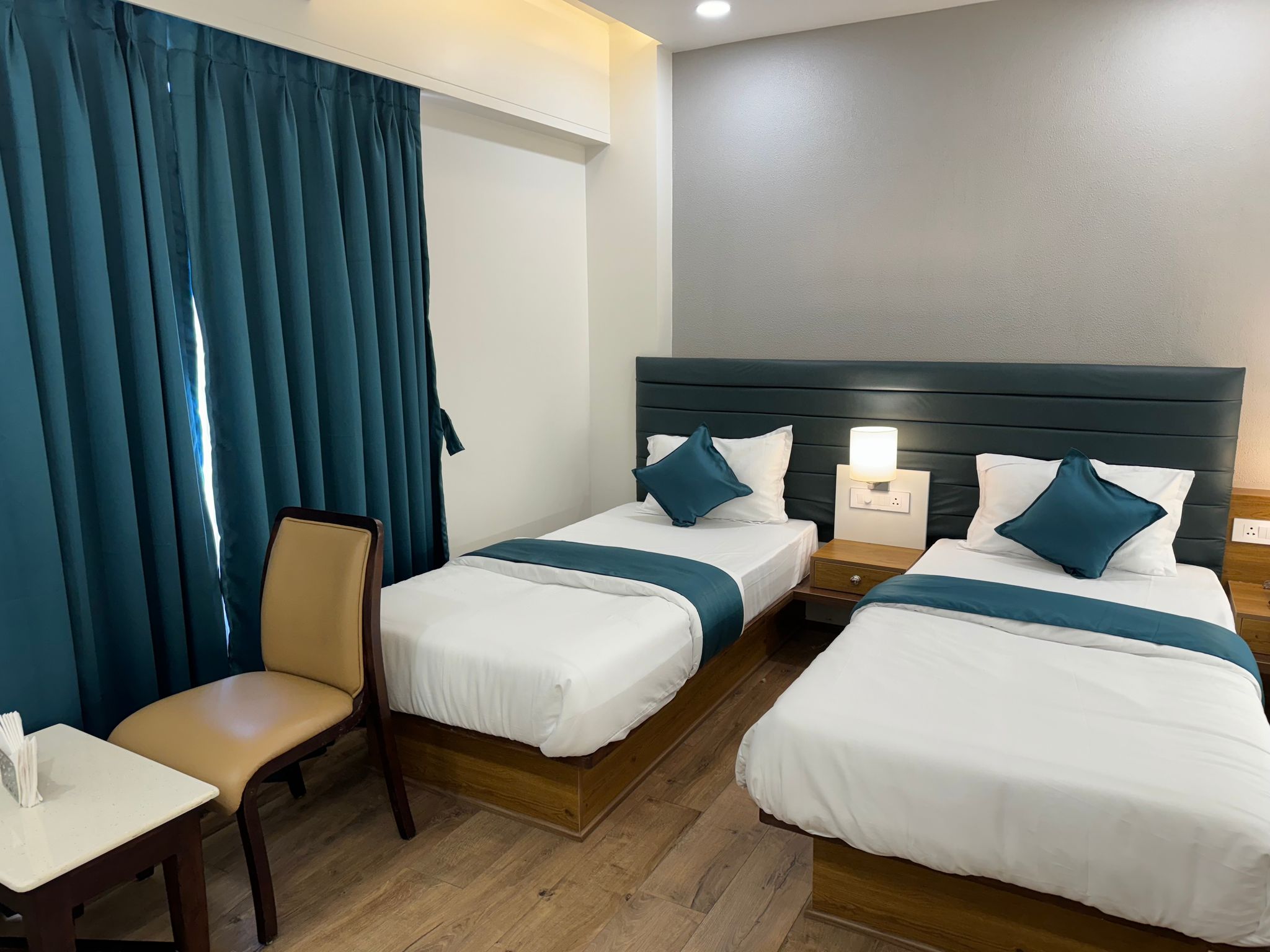 Deluxe Twin Bed Room