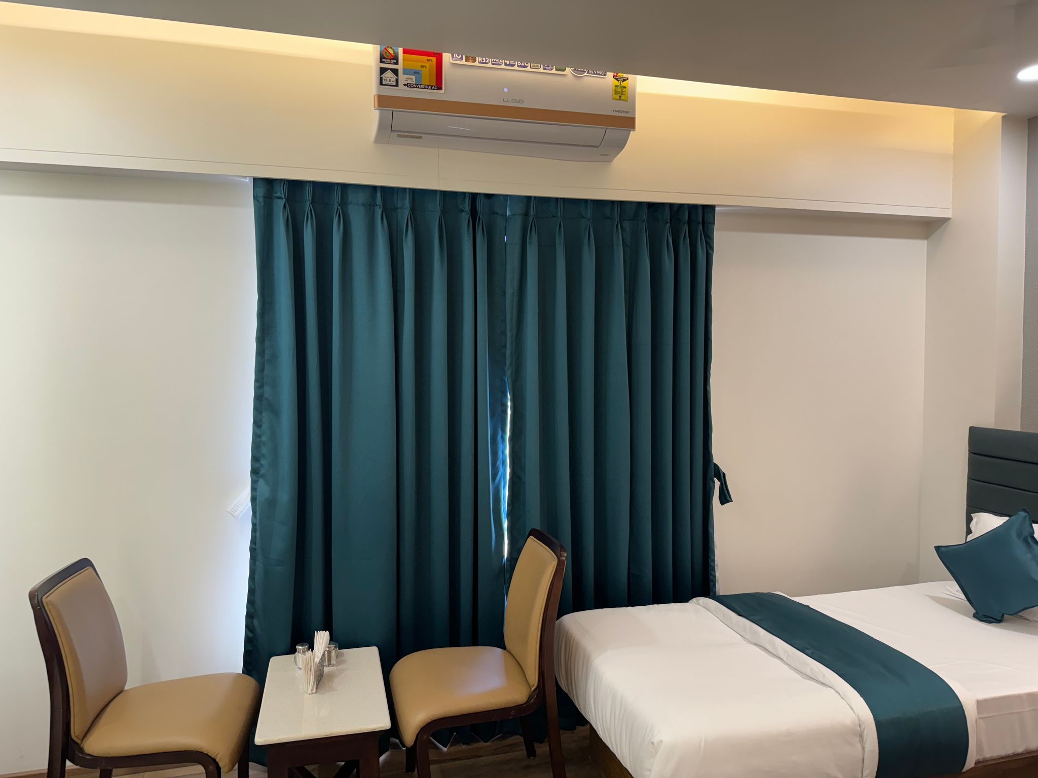 Deluxe Twin Bed Room