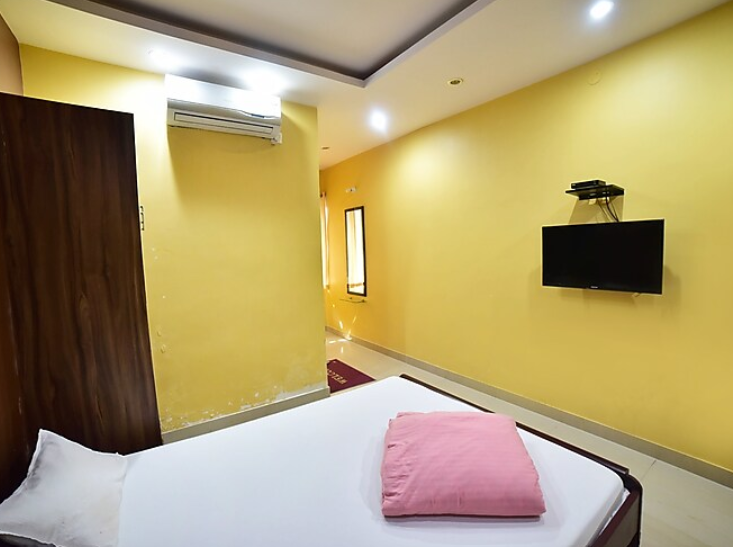 Rama Residency Deluxe Room  6