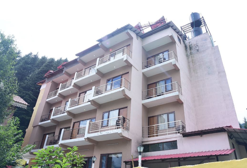  Hotel Ambika Residency Manali
