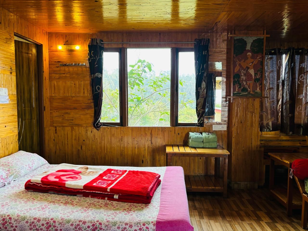 Prince Pine Wood Suite