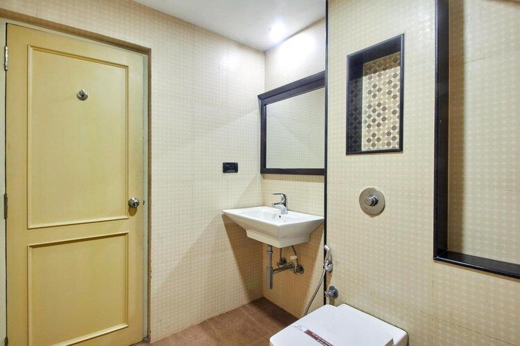 LAKSHMI HOTEL Superior Room 2