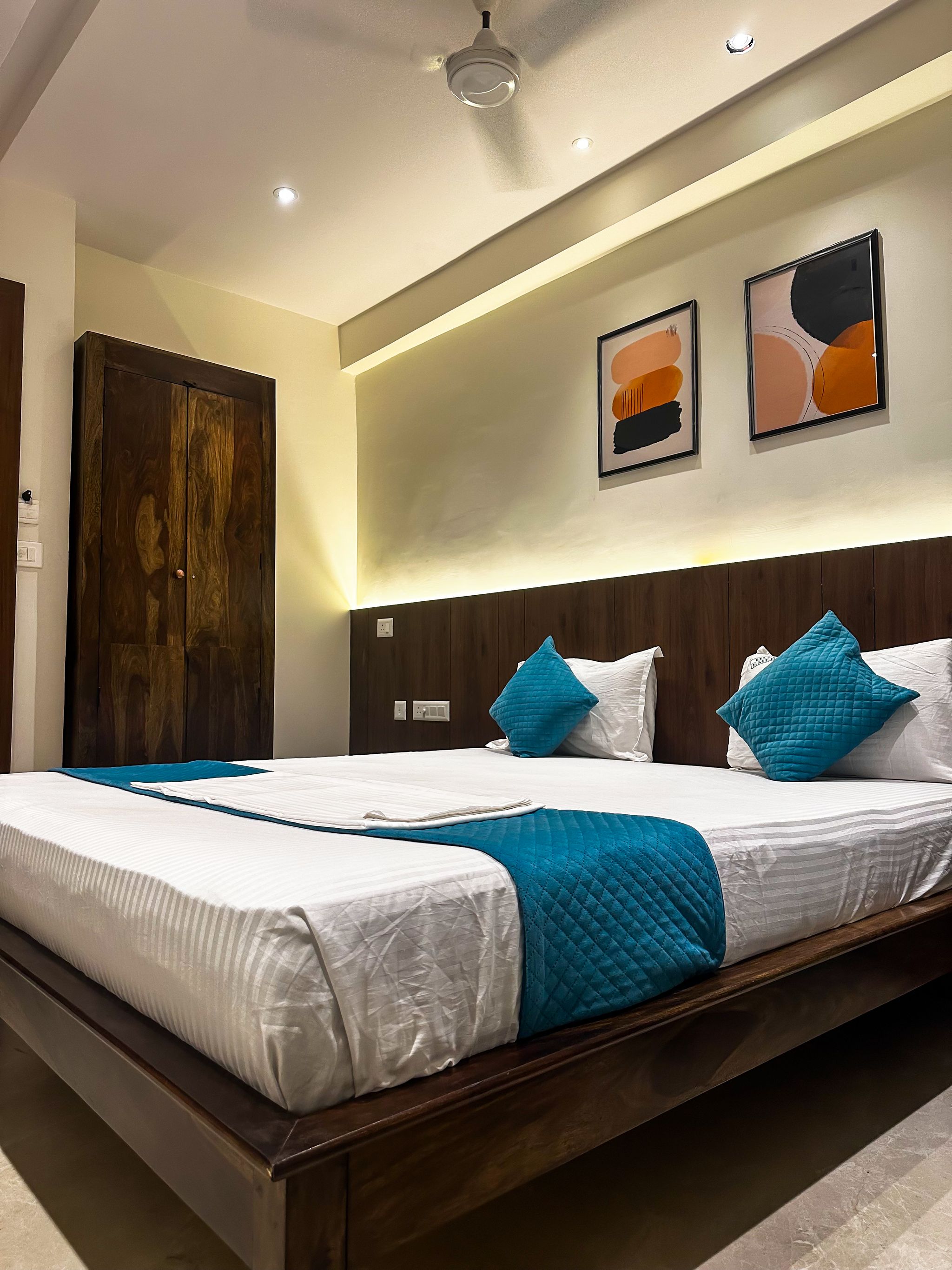 PREMIER ROOM