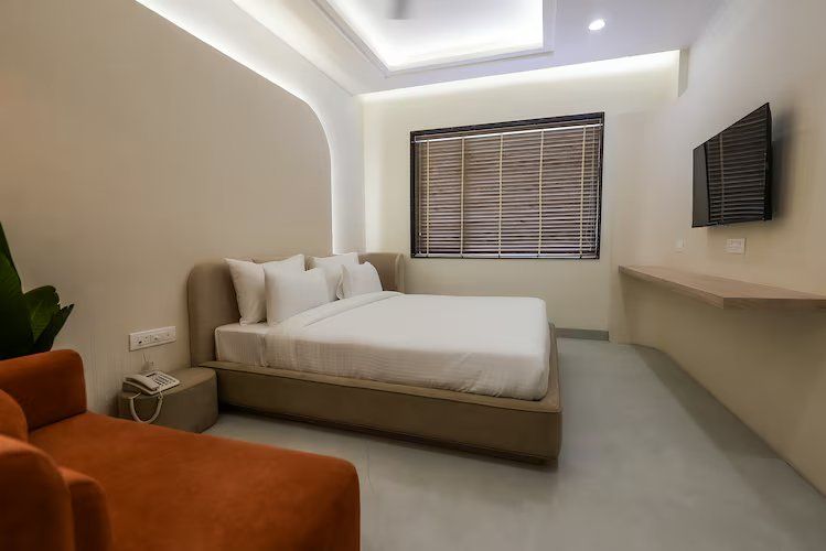 Hotel Elinor Yellow Sapphire