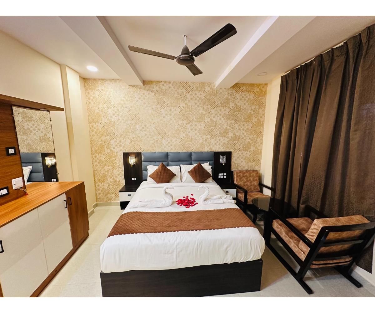 Shree katyayani palace Standard Double Bed Non AC Room 2