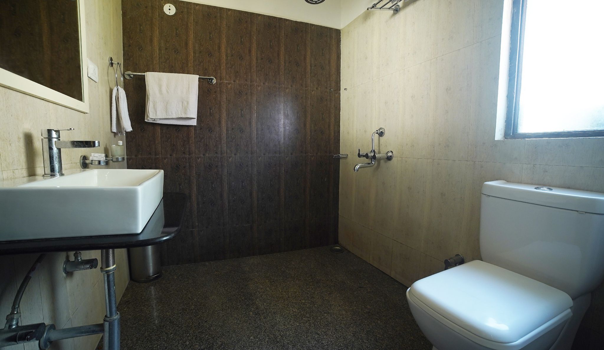 MPT Amaltas, Pachmarhi A/c Room 5