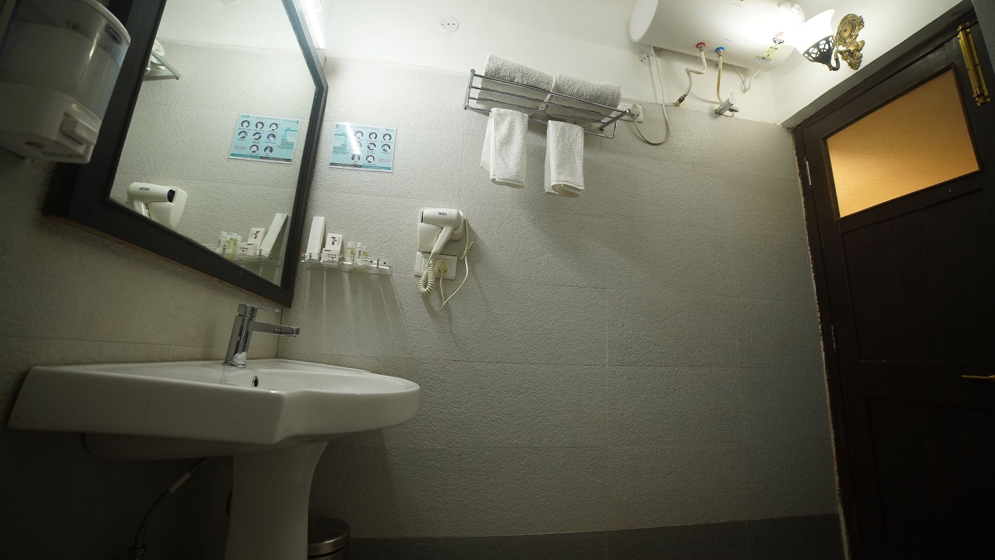 MPT Champak Bungalow, Pachmarhi AC Deluxe Room 4