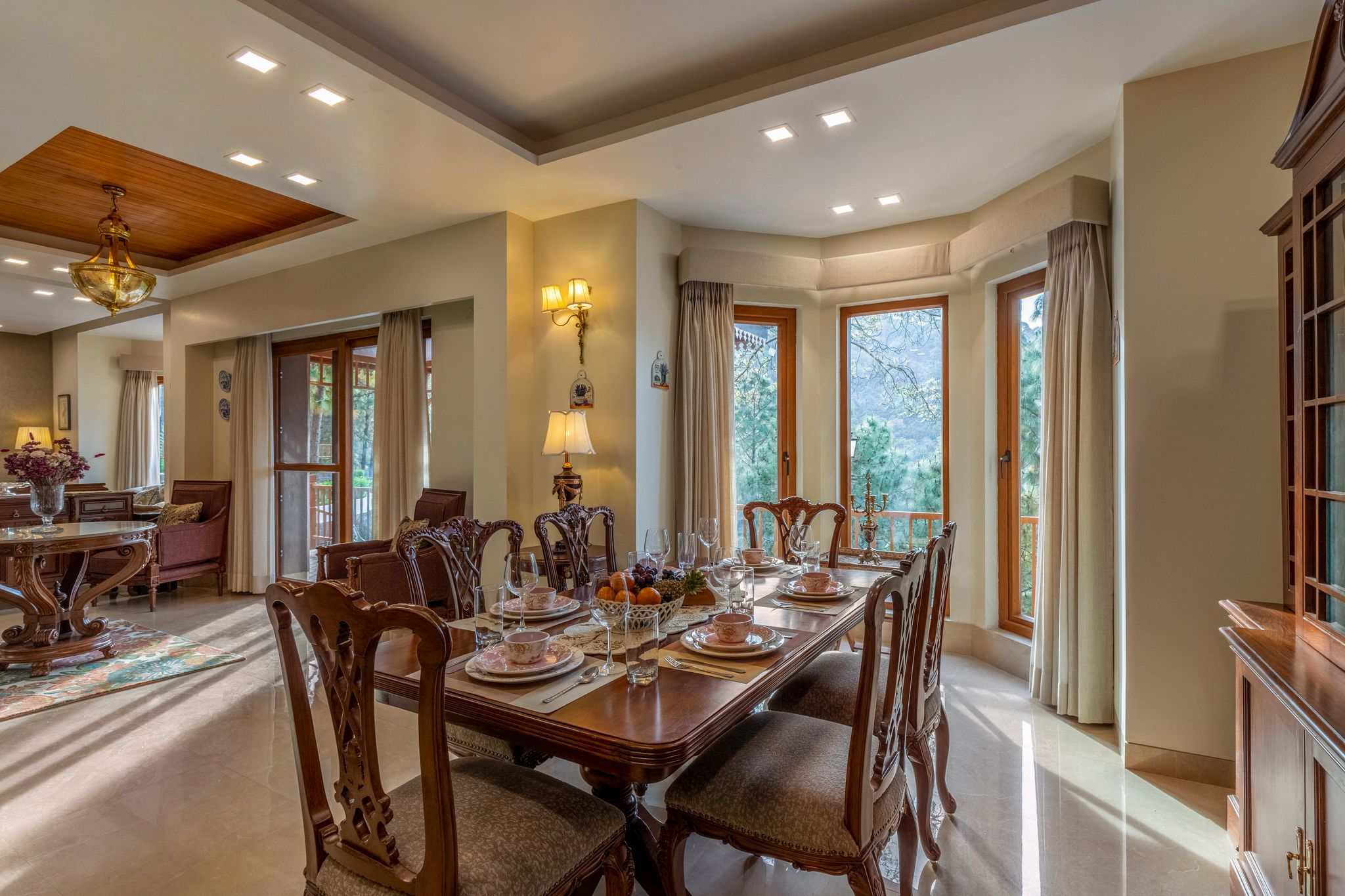 Food & Dining