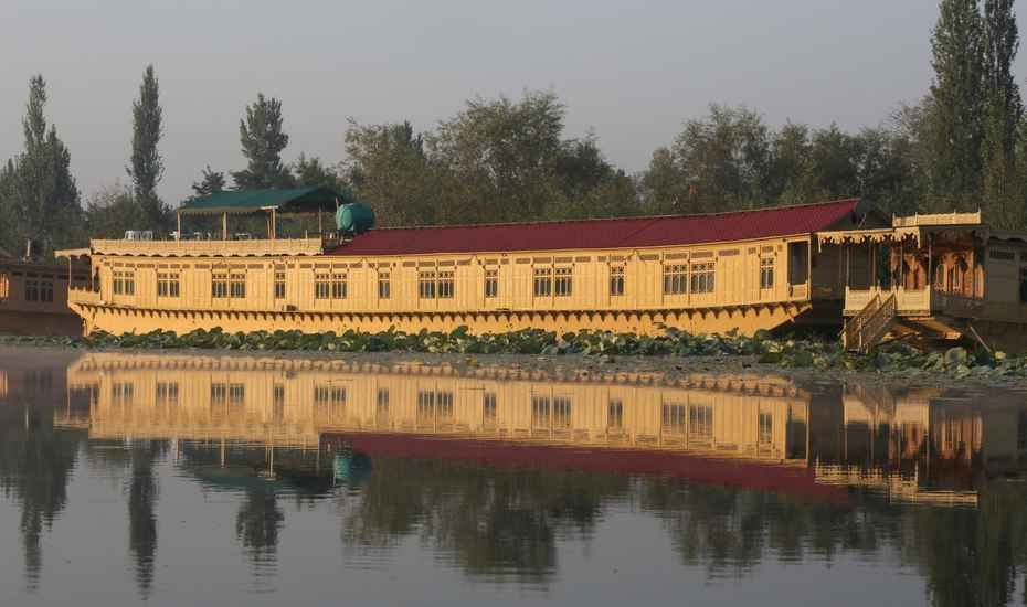 Mascot Houseboats