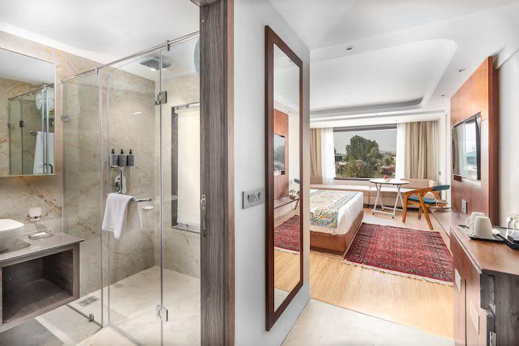 Hotel 11 Boulevard Lake View Room 3