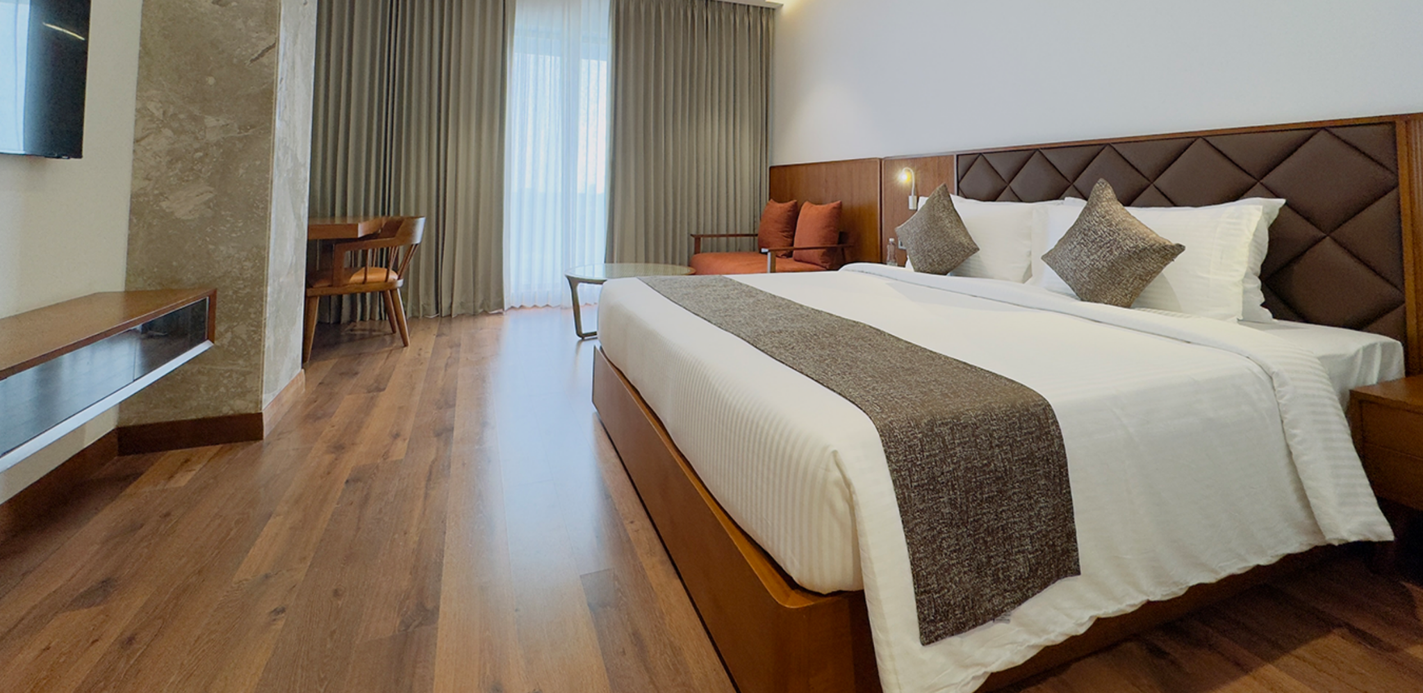 Gokulam Grand Hotel Deluxe Rooms