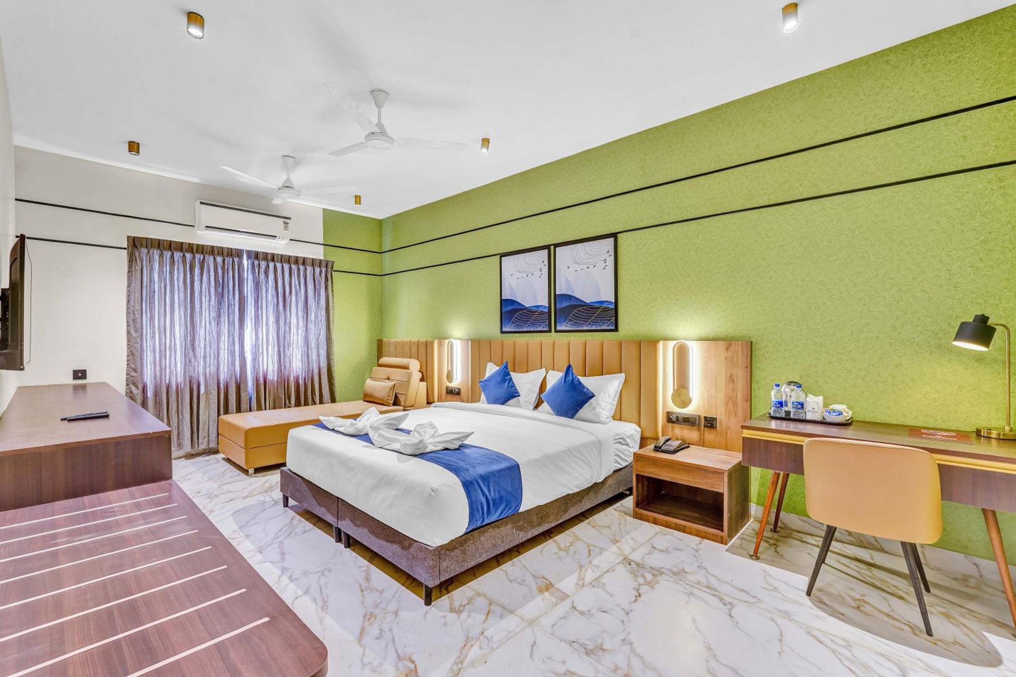 Blossoms Hotel Standard room 7