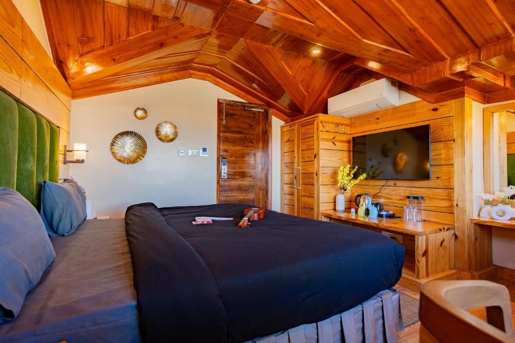 Superior Attic Room with Mountain View