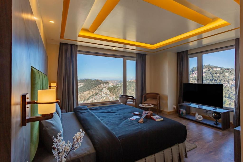 The Hosteller Shimla, Valley View Deluxe Double Room with Mountain View 6
