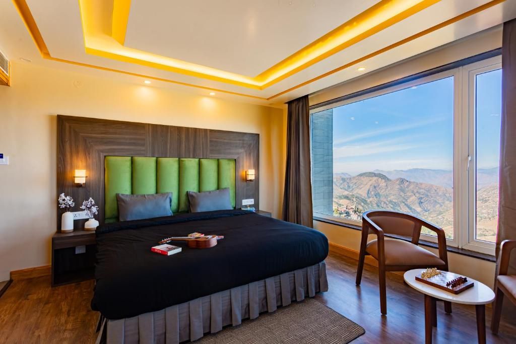 The Hosteller Shimla, Valley View Deluxe Double Room with Mountain View 5
