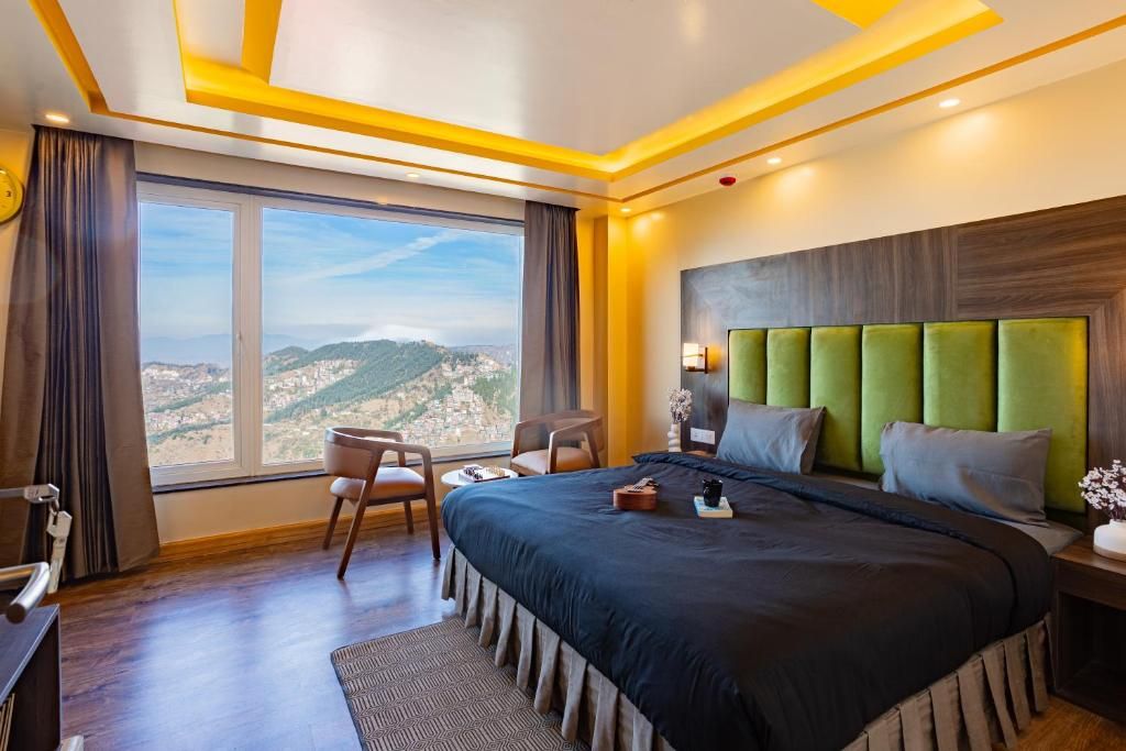 The Hosteller Shimla, Valley View Deluxe Double Room with Mountain View