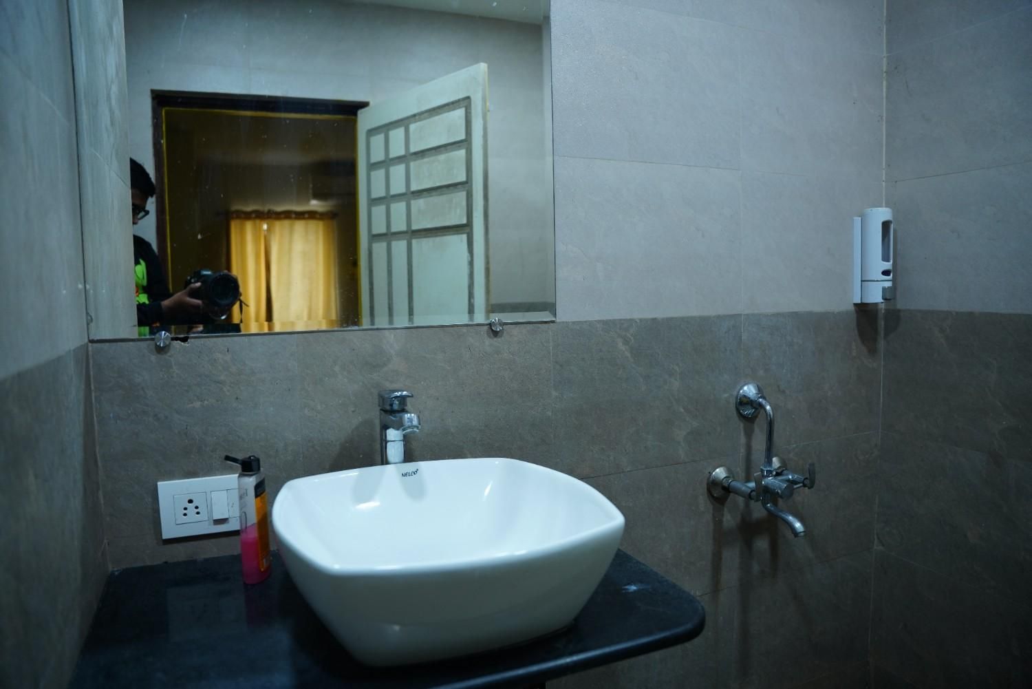 Hotel Luxury Stay Inn Deluxe Room Ac 22