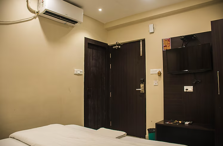 Hotel GC International Pool View AC Room Non Balcony and Fixed Window 5