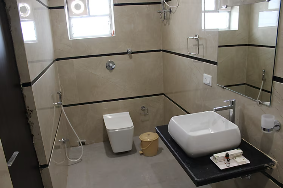 Hotel GC International Pool View AC Room Non Balcony and Fixed Window 4