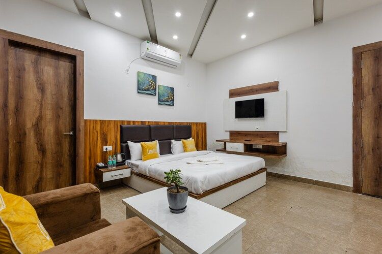 Lime Tree Hotel and Banquet, Vrindavan Brij Deluxe Room 5