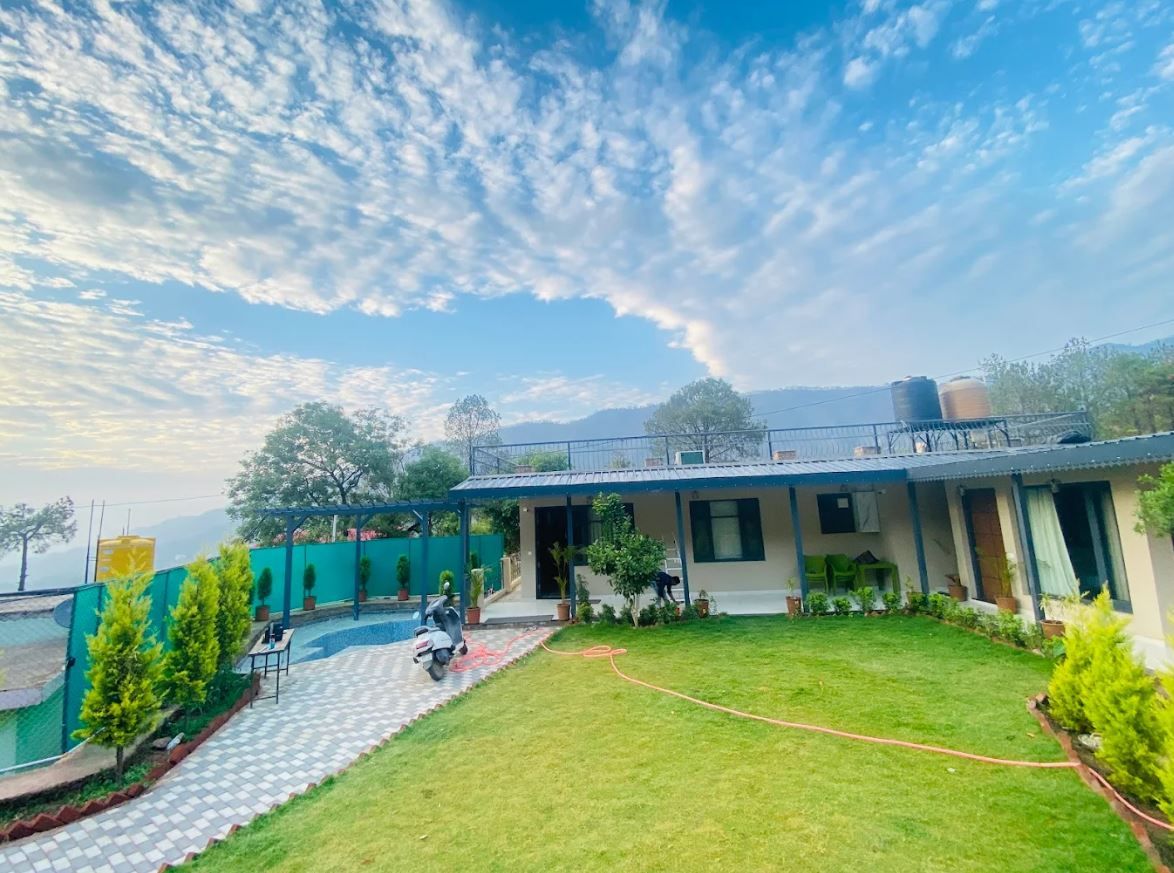 Alaya Stays The Pine Melody 4 BHK Villa with Plunge Pool & Garden