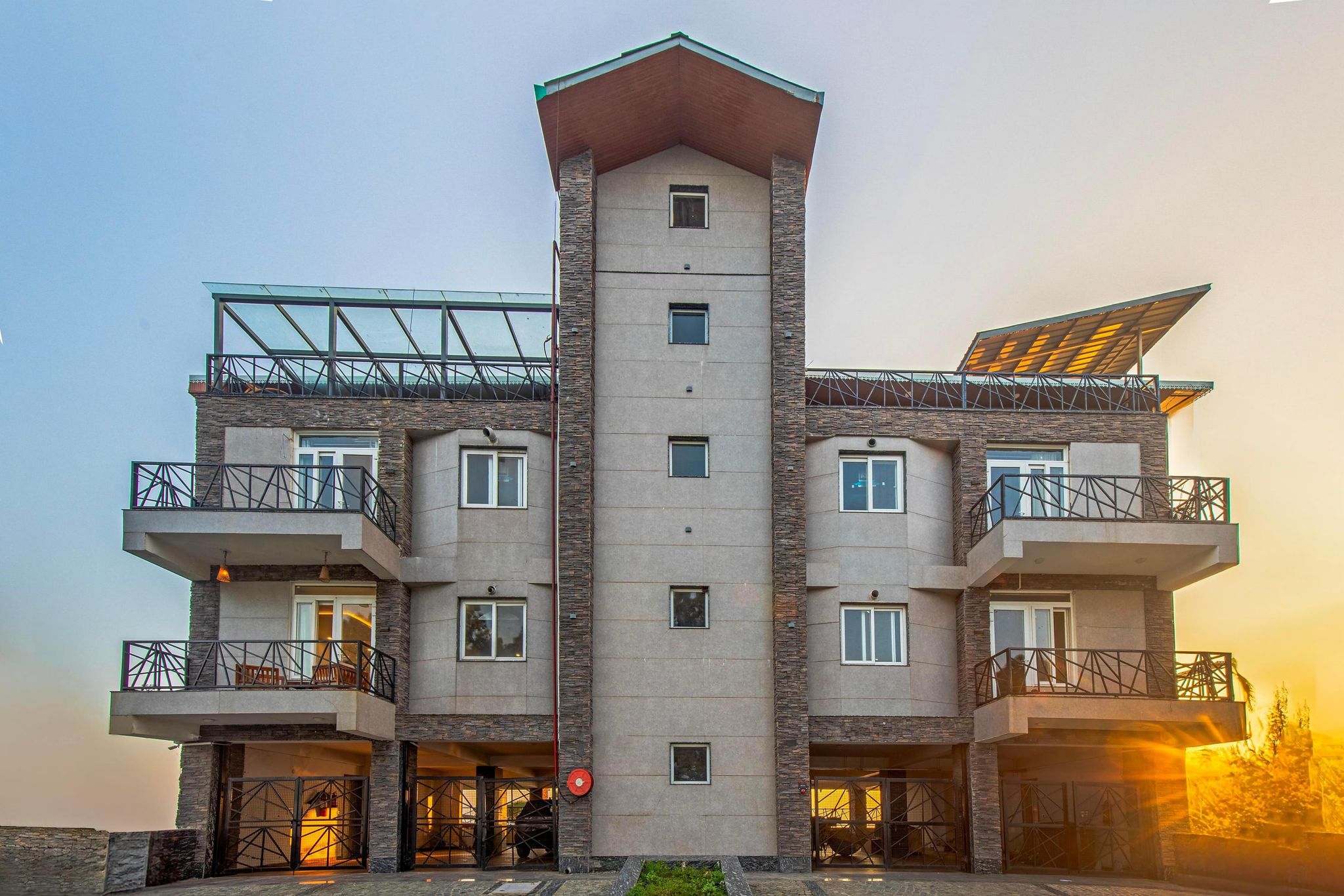 Alaya Stays 6 BHK With Garden - Evaara Woods Hilltop