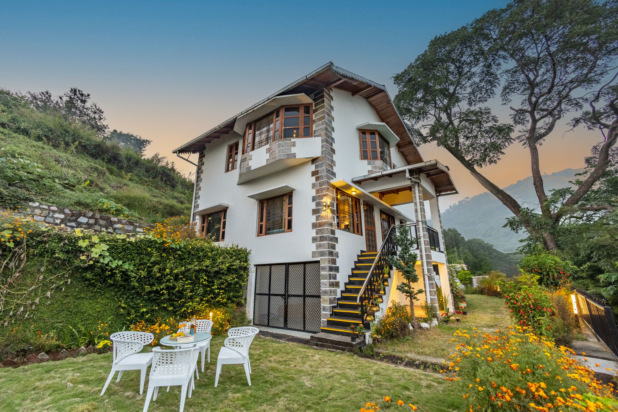 Alaya Stays The Ananda - 4 BHK with Garden in Nainital