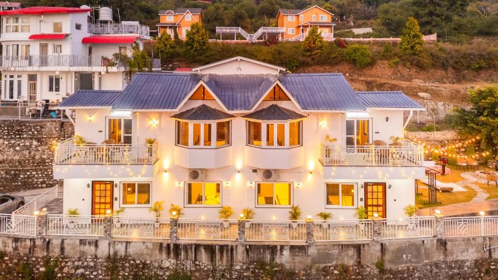 Alaya Stays Peace - 2 BHK Villa with scenic views