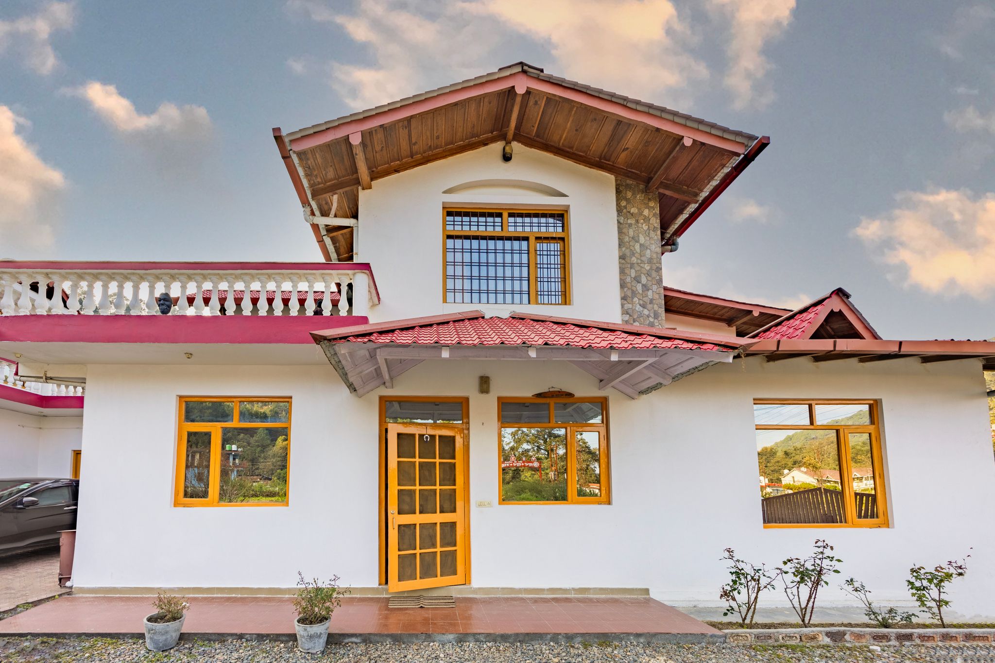 Alaya Stays Rose 3BHK Cottage Fenced by Hills with Fireplace