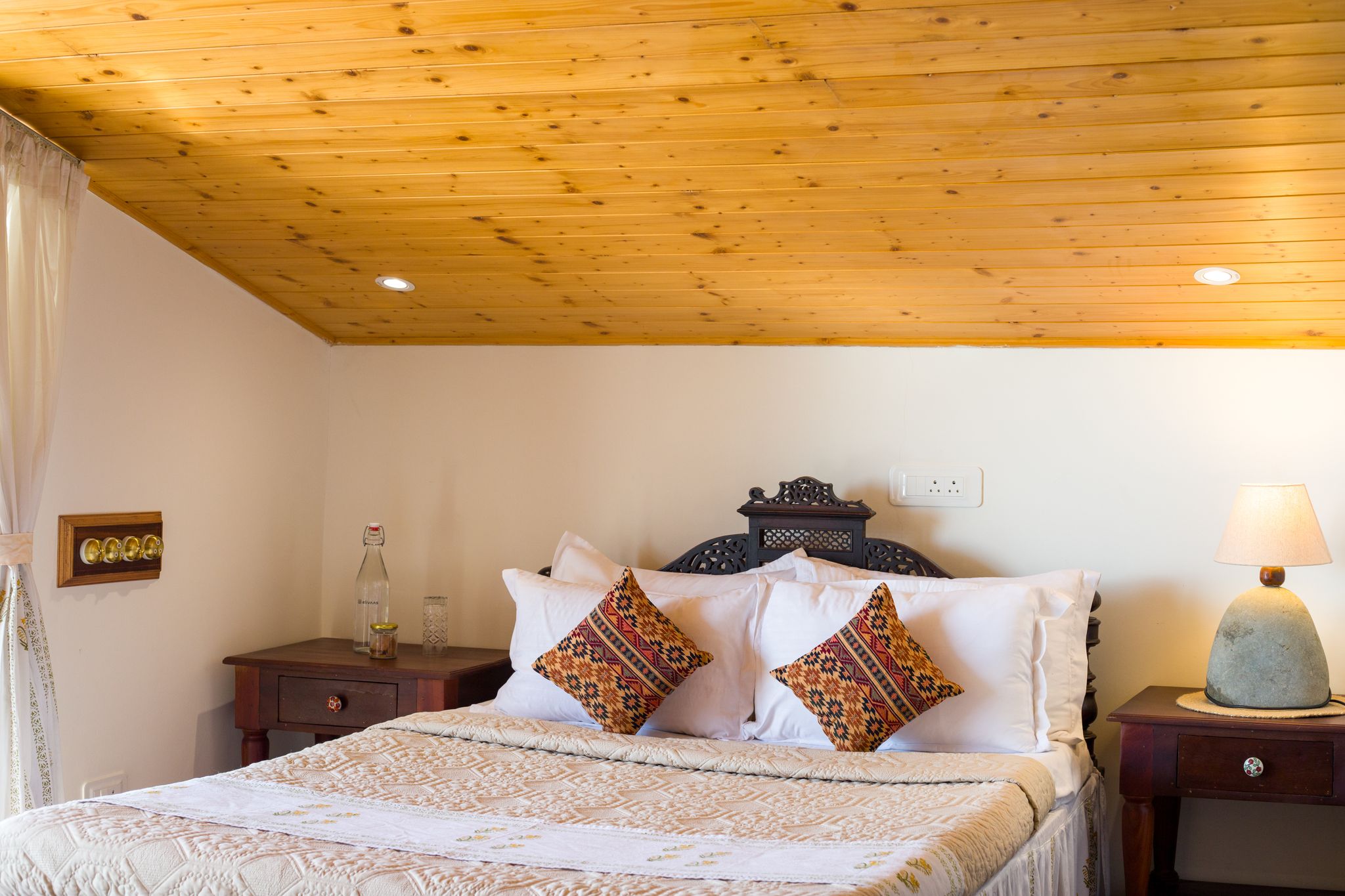 ELIVAAS CliffSide - 3BHK Plus Attic Villa with Scenic Views 3 BHK 3